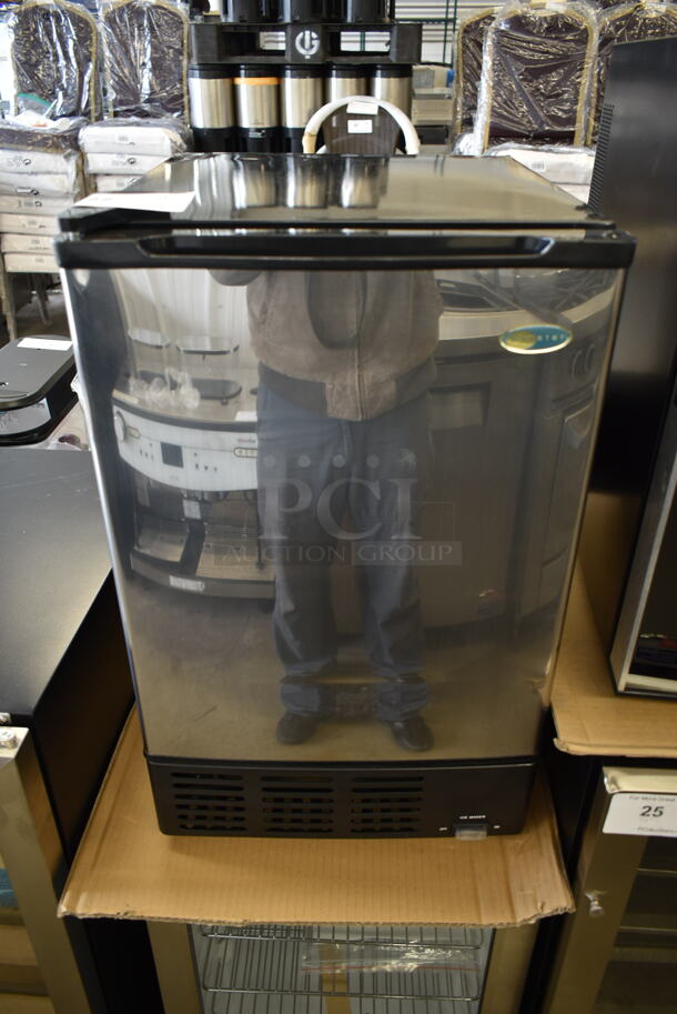 BRAND NEW SCRATCH AND DENT! Whynter UIM-155 15" Built In Ice Maker Machine Stainless Steel 12lb. 115 Volts, 1 Phase. Tested and Working! - Image 2 of 5