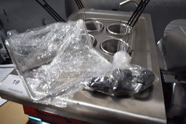 BRAND NEW SCRATCH AND DENT! 2023 Avantco PC201 Stainless Steel 2.1 Gallon / 8 Liter Electric Countertop Pasta Cooker / Rethermalizer. 208/240 Volts, 1 Phase.  - Image 5 of 8