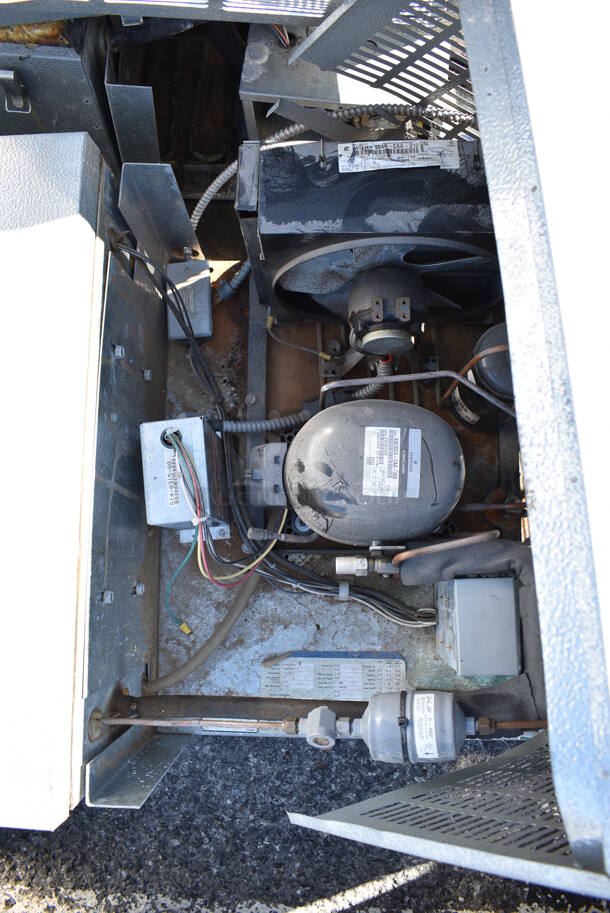 Norlake 6'x6'x7' SELF CONTAINED Walk In Cooler Box w/ Floor, Norlake CPB0501C-A Condenser and Copeland ASE35C4-CAA-959 Compressor. 115 Volts, 1 Phase. - Image 8 of 10