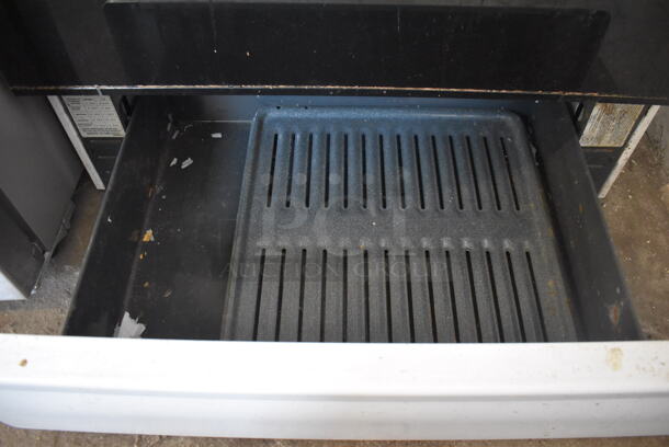 General Electric JGBP30BEA4WH Metal Natural Gas Powered 4 Burner Range w/ Oven. 30x27x47 - Image 7 of 8