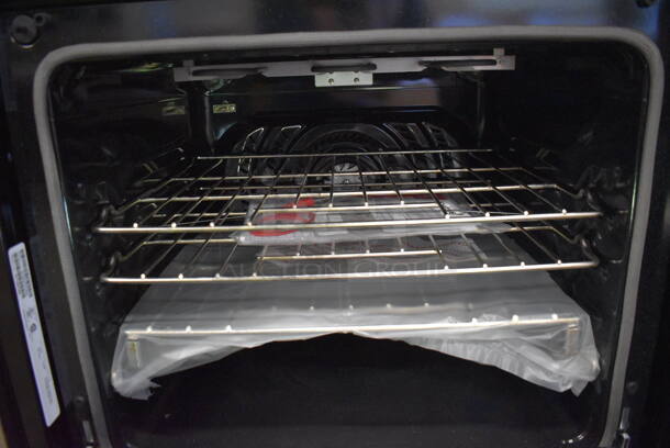 BRAND NEW SCRATCH AND DENT! Frigidaire GCWS2767ADA Stainless Steel Electric Powered Convection Oven w/ View Through Door. 120-208/240 Volts, 1 Phase. 27x27x28 - Image 5 of 10