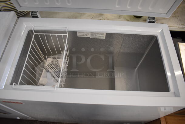 Galaxy 177CF7 Metal Chest Freezer. 115 Volts, 1 Phase. 38x22x33.5. Tested and Powers On But Temps at 52 Degrees - Image 5 of 6