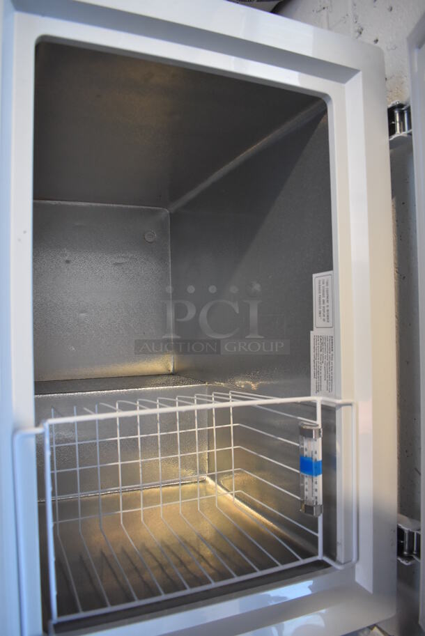 Galaxy 177CF5 Metal Chest Freezer on Casters. 115 Volts, 1 Phase. 30.5x22x33. Tested and Powers On But Does Not Get Cold - Image 4 of 6