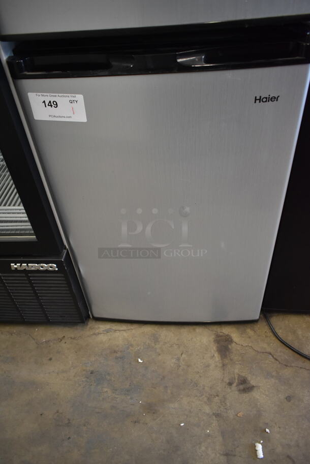 Haier HC46SF10SV Metal Mini Cooler. 115 Volts, 1 Phase. Tested and Powers On But Does Not Get Cold - Image 2 of 5