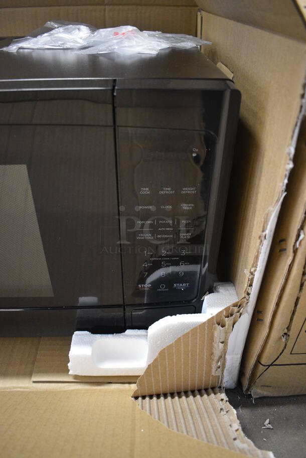 IN ORIGINAL BOX! Criterion CCM11M1B Metal Microwave Oven. 120 Volts, 1 Phase. 20x17x13 - Image 2 of 4