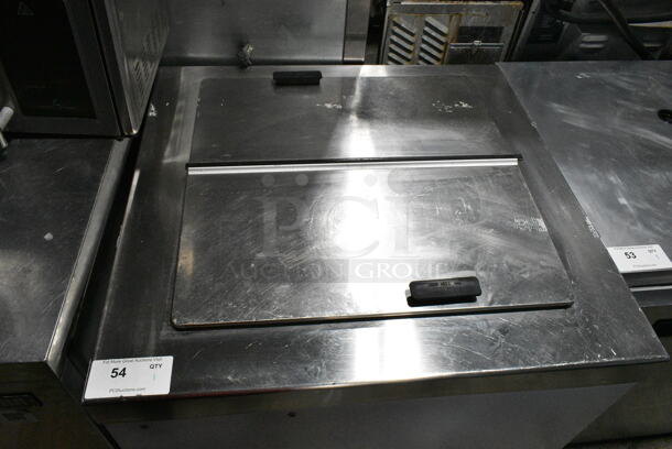 Master-Bilt DC-4D Metal Commercial Chest Freezer w/ Center Hinge Lid. 208-230 Volts, 1 Phase. Tested and Working! - Image 2 of 6