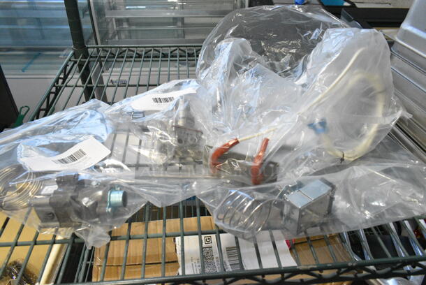 4 BRAND NEW SCRATCH AND DENT! Items Including HP0049998300 Vulcan 00-499983-000G1 Thermostat, 901498025 Vulcan 00-498025 Valve, Baso Pilot Safety, HP00960564 Vulcan 00-960564 Element,120V 1500W, HP00810071 Vulcan 00-810071 Thermostat. 4 Times Your Bid!  - Image 2 of 10