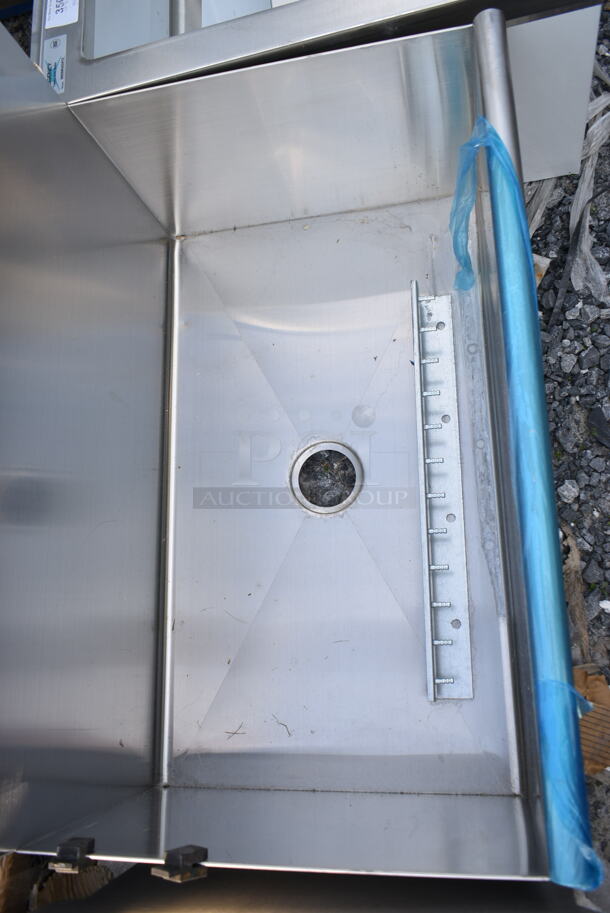 BRAND NEW SCRATCH AND DENT! Stainless Steel Commercial Single Bay Sink. No Legs.  - Image 4 of 5