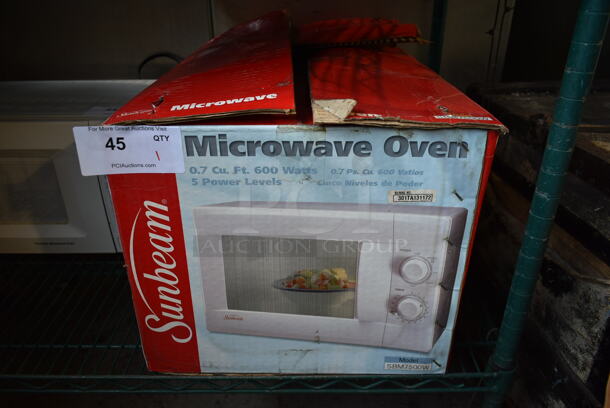 IN ORIGINAL BOX! Sunbeam SBM7500W Countertop Microwave Oven. 120 Volts, 1 Phase.  - Image 2 of 8