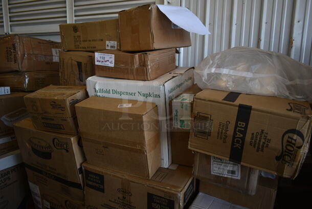 PALLET LOT of 40 BRAND NEW! Boxes Including 2 Box 795PTOKFT8 Choice Kraft Microwavable Folded Paper #8 Take-Out Container 6" x 4 5/8" x 2 1/2" - 300/Case, 795PTOWHT3 Choice 7 3/4" x 5 1/2" x 2 1/2" White Microwavable Folded Paper #3 Take-Out Container - 200/Case, 2 Box 129MCR16B Choice 16 oz. Black 6 1/4" Round Microwavable Heavy Weight Container with Lid - 150/Case, 2 Box 5002DNAP Choice White 2-Ply Dinner Napkin 17" x 15" - 3000/Case, 90MFPPHT3R Dart ProPlanet Hinged Trays, 129MCR32B Choice 32 oz. Black Round Microwavable Heavy Weight Container with Lid 7 1/4" - 150/Case, 105GC47972 Choice 2 Part Green and White Carbonless Guest Check with Beverage Lines and Bottom Guest Receipt - 2000/Case, 2 Box Ghiradrdelli White Chocolate Flavored Sauce, Noble Medium Gloves, 128HD16COMBO ChoiceHD 16 oz. Microwavable Translucent Plastic Deli Container and Lid Combo Pack - 240/Case, T-Shirt Bags, GS18 American Metalcraft GS18 18" Round Wrought Iron Griddle with Matching Stand, Choice 16 oz Deli Container and Lid, 40313CDRSS Choice 13 Qt. Stainless Steel Colander with Base and Handles, Choice Insulated Foil Sandwich Sheets. 40 Times Your Bid! - Image 5 of 11