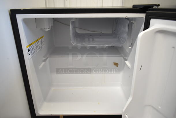 Haier HC17SF10RB Mini Cooler. 115 Volts, 1 Phase. Tested and Working! - Image 2 of 5
