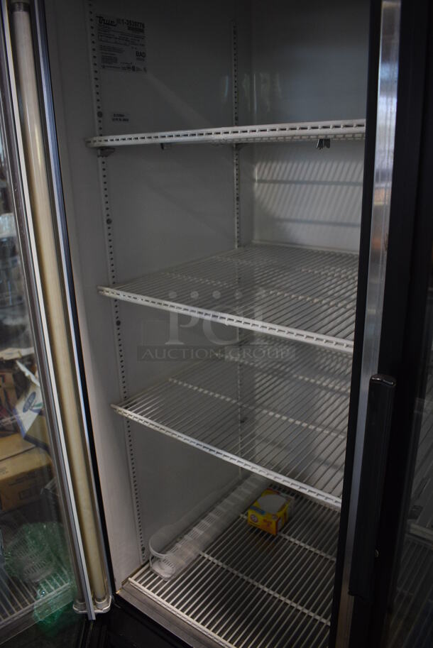True GDM-72 Metal Commercial 2 Door Reach In Cooler Merchandiser w/ Poly Coated Racks. 115 Volts, 1 Phase. 78x30x80. Tested and Working! - Image 4 of 7