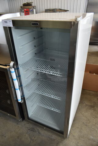 BRAND NEW SCRATCH AND DENT! Whynter CBM-1060XLW Freestanding 10.6 cu. ft. Stainless Steel Commercial Beverage Merchandiser with Superlit Door and Lock - White. 115 Volts, 1 Phase. Tested and Working!