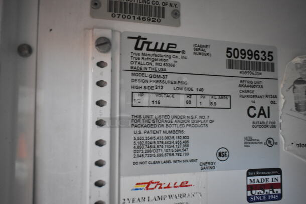 True GDM-37 Metal Commercial 2 Door Reach In Cooler Merchandiser w/ Poly Coated Racks. 115 Volts, 1 Phase. Tested and Working! - Image 7 of 7