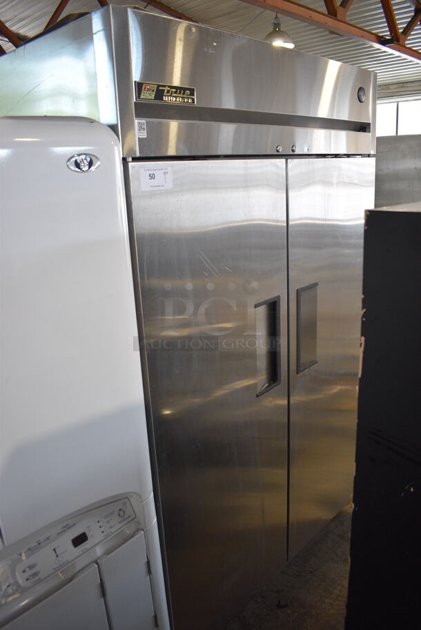 2016 True TG2R-2S Stainless Steel Commercial 2 Door Reach In Cooler w/ Poly Coated Racks on Commercial Casters. 115 Volts, 1 Phase. 52x35x83. Tested and Powers On But Does Not Get Cold - Image 2 of 5
