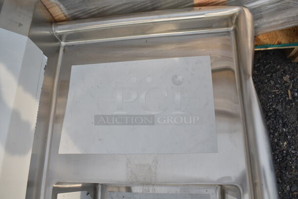 BRAND NEW SCRATCH AND DENT! Steelton 522CS31818LR 90" 18-Gauge Stainless Steel Three Compartment Commercial Sink with 2 Drainboards - 18" x 18" x 12" Bowls. No Legs.  - Image 4 of 9