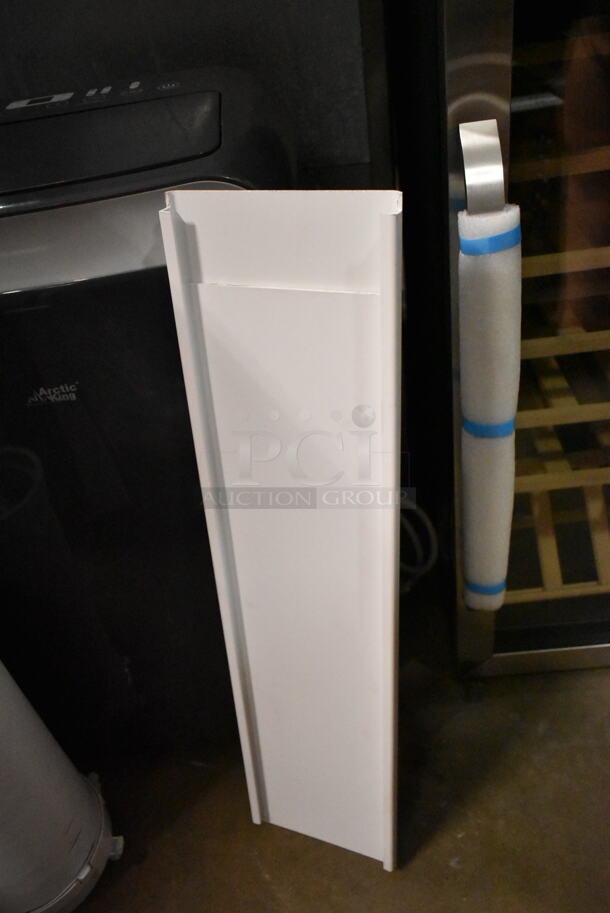 BRAND NEW SCRATCH AND DENT! Arctic King KAP12R1CGR 12,000 BTU Portable Air Conditioner w/ Accessories. 115 Volts, 1 Phase. Tested and Working! - Image 4 of 7