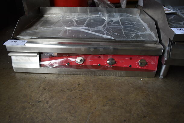 BRAND NEW SCRATCH AND DENT! 2023 Avantco 177EG24N Stainless Steel Commercial Countertop Electric Powered Flat Top Griddle. 208/240 Volts, 1 Phase. - Image 3 of 4