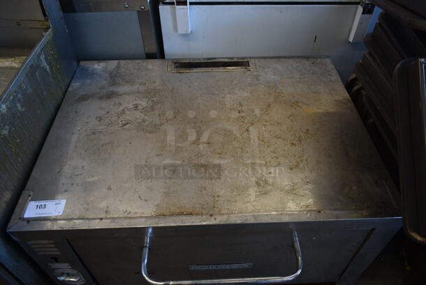 Bakers Pride 932S Stainless Steel Commercial Countertop Natural Gas Powered Single Deck Pizza Oven w/ 2 Cooking Stones. 45,000 BTU. - Image 2 of 8