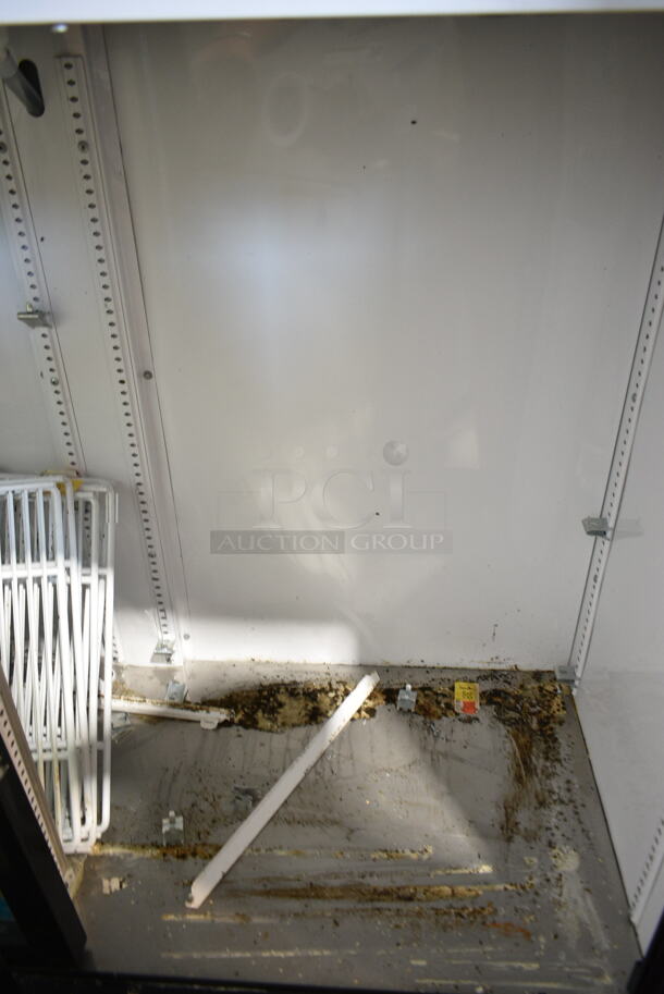 2020 True GDM-41SL-48-HC-LD Metal Commercial 2 Door Reach In Cooler Merchandiser w/ Poly Coated Racks. 115 Volts, 1 Phase. Tested and Working! - Image 5 of 6