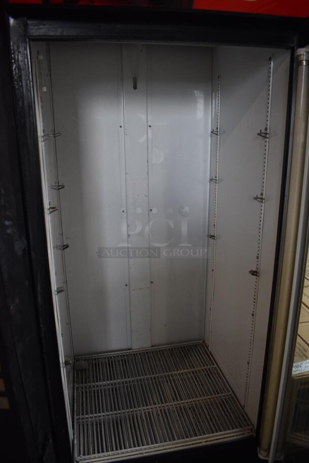 True Model GDM-26 Metal Commercial Single Door Reach In Cooler Merchandiser. 115 Volts, 1 Phase. 30x31x79. Tested and Powers On But Does Not Get Cold - Image 4 of 5