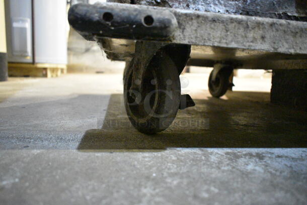 Nu Vu NHPL-18 Metal Commercial Enclosed Pan Transport Rack on Commercial Casters. (basement)  - Image 2 of 4