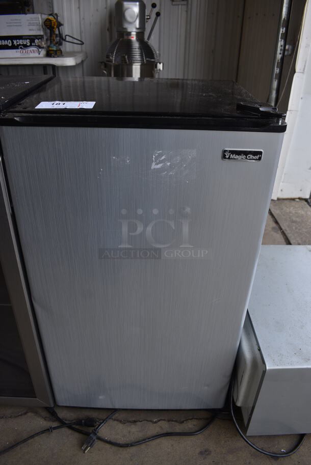 Magic Chef HMR330SE Metal Mini Cooler. 115 Volts, 1 Phase. 19x18x33. Tested and Working! - Image 1 of 7