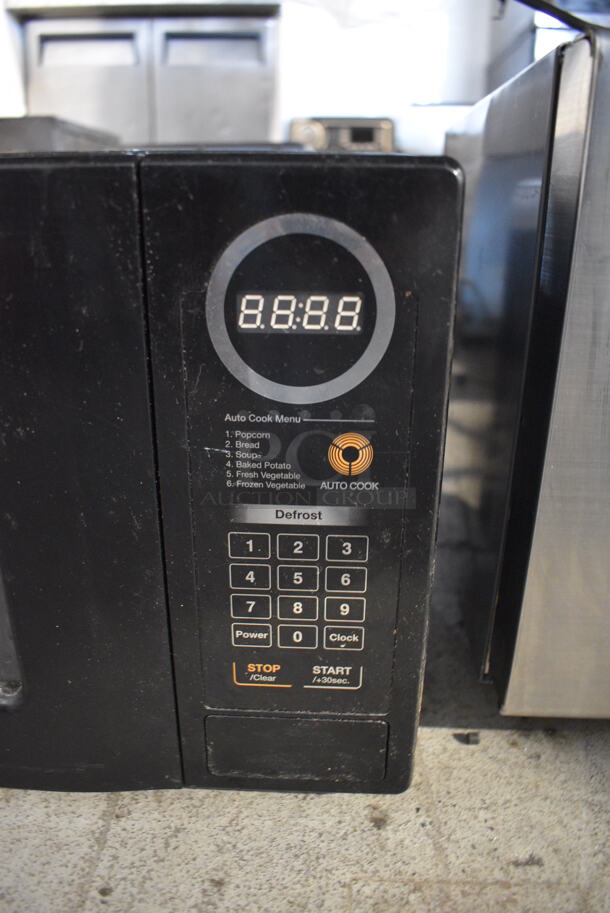 Daewood Model KOR-7L7EB Countertop Microwave Oven w/ Plate. 120 Volts, 1 Phase. 17.5x11x10.5 - Image 3 of 5