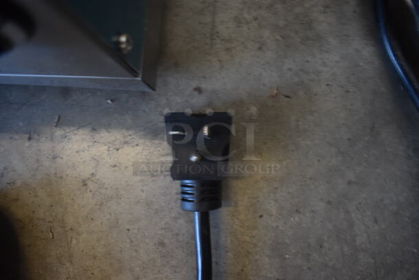 BRAND NEW SCRATCH AND DENT! Avantco 177CHSME32M 32" Electric Countertop Cheese Melter - 208/240V, 2700/3600W. Tested and Working! - Image 6 of 6