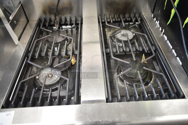 Thermador Stainless Steel Natural Gas Powered 4 Burner Range w/ Oven.  - Image 6 of 9