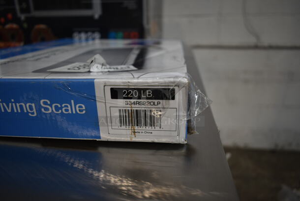 BRAND NEW SCRATCH AND DENT! AvaWeigh 334RS220LP 220 lb. Low-Profile Digital Receiving Scale with Remote Display - Image 4 of 4
