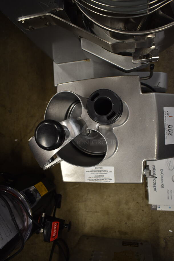 BRAND NEW SCRATCH AND DENT! Robot Coupe CL50 Ultra Metal Commercial Countertop Continuous Feed Food Processor. 120 Volts, 1 Phase. Tested and Working! - Image 4 of 9