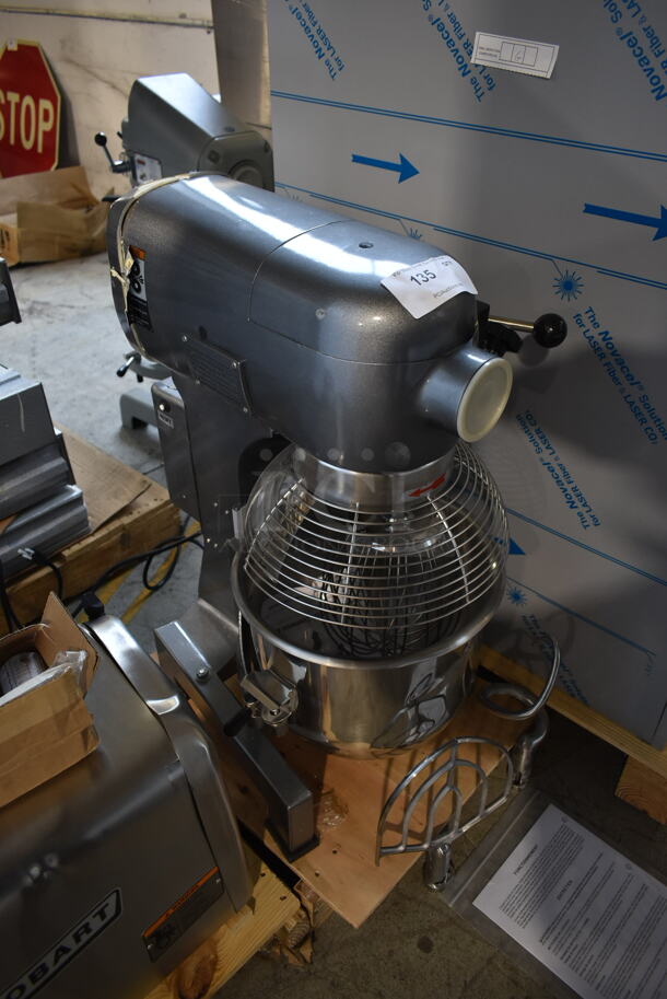 BRAND NEW SCRATCH AND DENT! Avantco 177MX20H Metal Commercial Countertop 20 Quart Planetary Dough Mixer w/ Stainless Steel Mixing Bowl, Bowl Guard and Dough Hook Attachment. 120 Volts, 3 Phase. Tested and Working! - Image 3 of 8