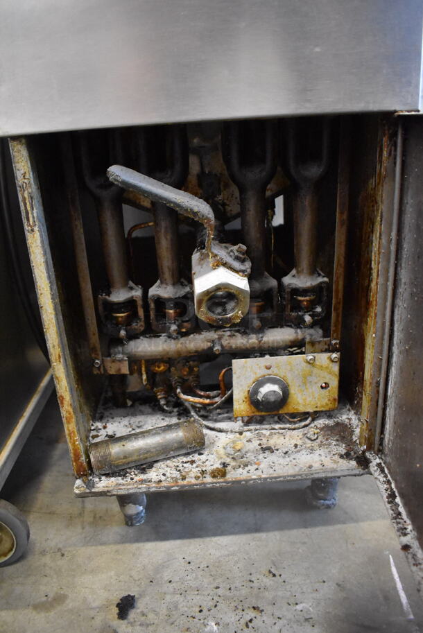 Pitco Frialator Stainless Steel Commercial Floor Style Natural Gas Powered Deep Fat Fryer. 110,000 BTU. 15.5x30x46 - Image 5 of 7