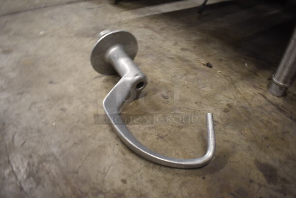 8 Items For Mixer Including 3 Whisks, 2 Paddles, 2 Dough Hooks And Hub Power Base Unit. 8 Times Your Bid!  - Image 12 of 12