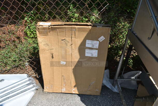 BRAND NEW SCRATCH AND DENT! Avantco 178CFTPC72 Pan Cover for SS-CFT-72-HC Cold Food Tables - 2/Set and Avantco 178CFTPC36 Pan Cover for SS-CFT-36-HC Cold Food Tables - Image 2 of 4