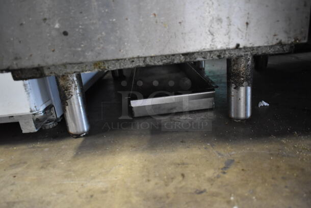 Vulcan 1VEG35M-1 Stainless Steel Commercial Natural Gas Powered Deep Fat Fryer w/ 2 Metal Fry Baskets. 69,000 BTU.  - Image 8 of 8