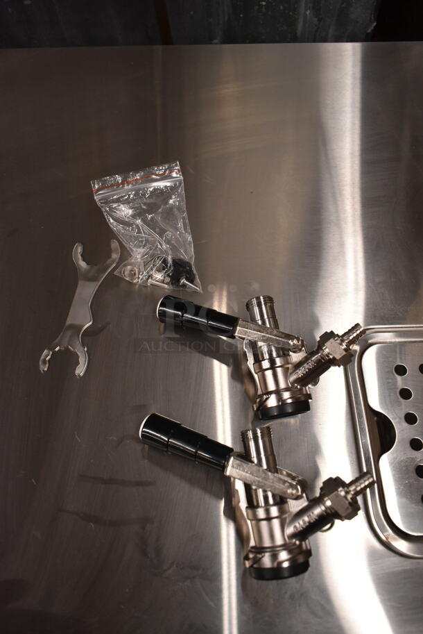 BRAND NEW SCRATCH AND DENT! 2023 Avantco 178UDD36HCS 36" Stainless Steel Double Tap Kegerator Beer Dispenser - (1) 1/2 Keg Capacity. 115 Volts, 1 Phase. Tested and Working! - Image 3 of 7