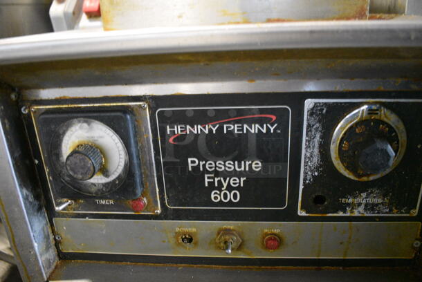 Henny Penny Model 600RB Stainless Steel Commercial Floor Style Propane Gas Powered Pressure Fryer on Commercial Casters. 80,000 BTU. 18x40.5x48 - Image 4 of 6
