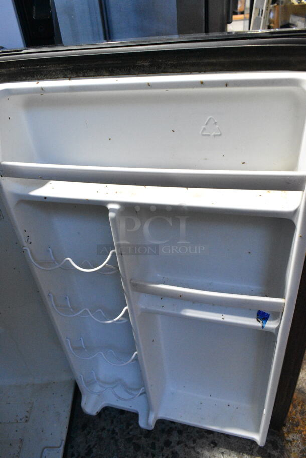 Galanz GL43S5 Mini Cooler. 115 Volts, 1 Phase. Cannot Test - Needs New Power Cord - Image 3 of 4