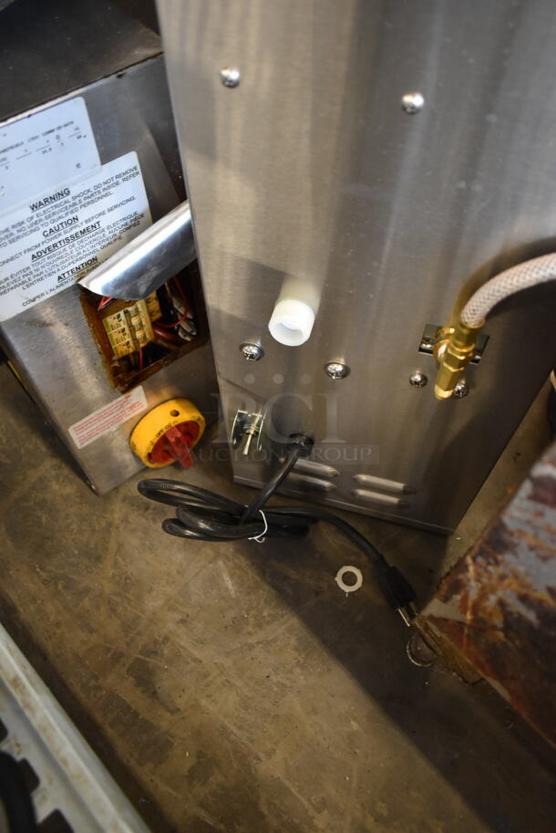 BRAND NEW SCRATCH AND DENT! Curtis RTB Stainless Steel Commercial Countertop Iced Tea Machine w/ Poly Brew Basket. Stock Picture Used as Gallery: Does Not Come w/ Beverage Holders. 120 Volts, 1 Phase. Tested and Working! - Image 6 of 7