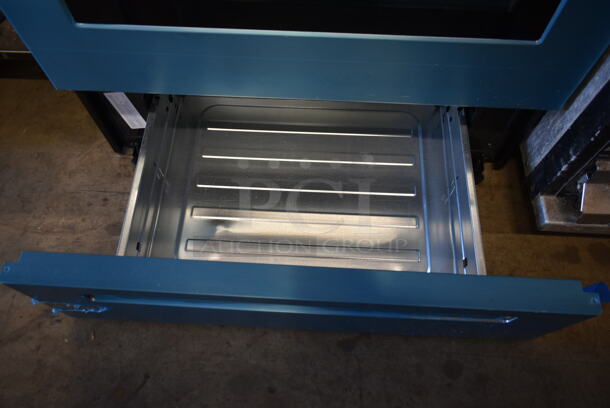 BRAND NEW SCRATCH AND DENT! Electrolux Stainless Steel Commercial Natural Gas Powered 4 Burner Range w/ Oven.  - Image 6 of 7