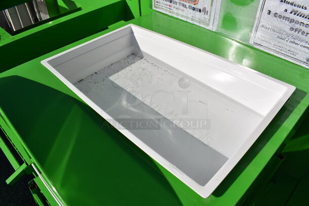 Green Metal Cart on Commercial Casters. 32x30x65 - Image 3 of 5