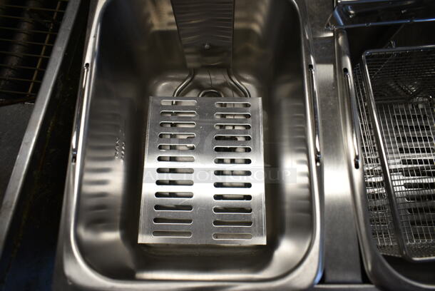 BRAND NEW SCRATCH AND DENT! 2024 Crosson CF-20 Stainless Steel Commercial Countertop Electric Powered 2 Bay Fryer w/ 2 Metal Fry Baskets and 2 Lids. 120 Volts, 1 Phase. - Image 9 of 11