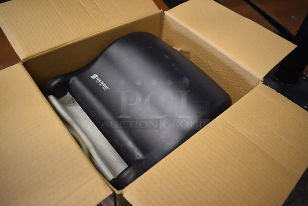 2 San Jamar Poly Wall Mount Paper Towel Dispensers. 12x9.5x14. 2 Times Your Bid! - Image 2 of 3