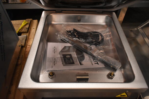 BRAND NEW SCRATCH AND DENT! VacPak-It 186VMC12DP Stainless Steel Commercial Countertop Vacuum Sealer. 110-120 Volts, 1 Phase. Tested and Working! - Image 3 of 4