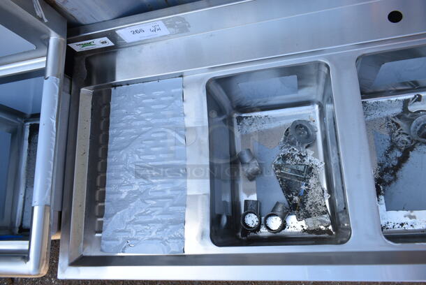BRAND NEW SCRATCH AND DENT! Regency 600B32160213 Stainless Steel 3 Bowl Underbar Sink with Two Drainboards. No Legs. Bays 10x14x9.5. Drain Board 11.5x15 - Image 5 of 8