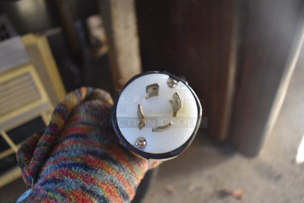 Tecnomaiz RT-100 Metal Commercial Countertop Tortilla Dough Sheeter on Metal Stand. 230 Volts, 3 Phase. 36x29x60 - Image 8 of 10