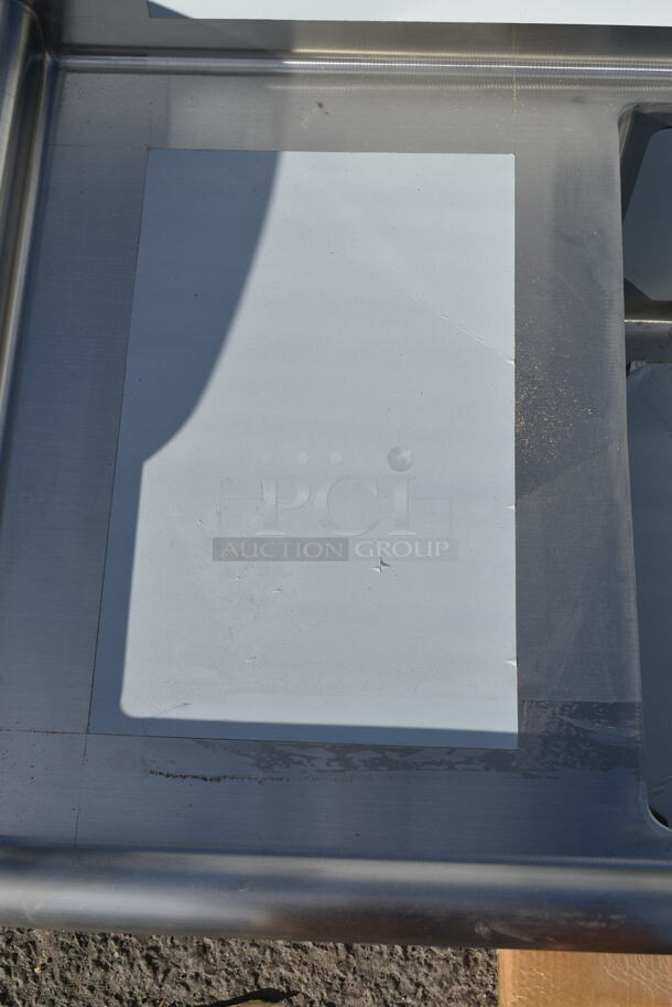 BRAND NEW SCRATCH AND DENT! Steelton 522CS31620LR 84" 18-Gauge Stainless Steel Three Compartment Commercial Sink with 2 Drainboards - 16" x 20" x 12" Bowls - Image 7 of 8