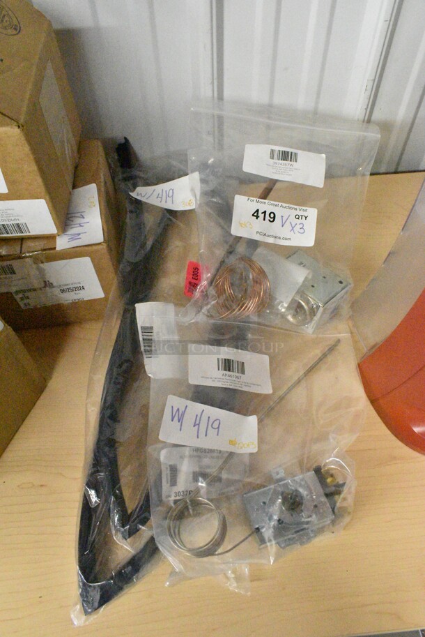 3 BRAND NEW SCRATCH AND DENT! Items Including AP461067 AllPoints 46-1067 4-Pole Thermostat; Type: D1/D18; Temperature 200 - 550 Degrees Fahrenheit; 48" Capillary, 3974267W Heatcraft 4267W Defrost Term Switch, HPGS26639 Alto-Shaam GS-26639 Gasket. 3 Times Your Bid!  - Image 2 of 8